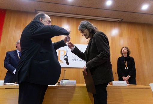 La UVic-UCC ha investido doctor 'honoris causa' Perejaume por su compromiso con la tierra, la lengua y la cultura catalana